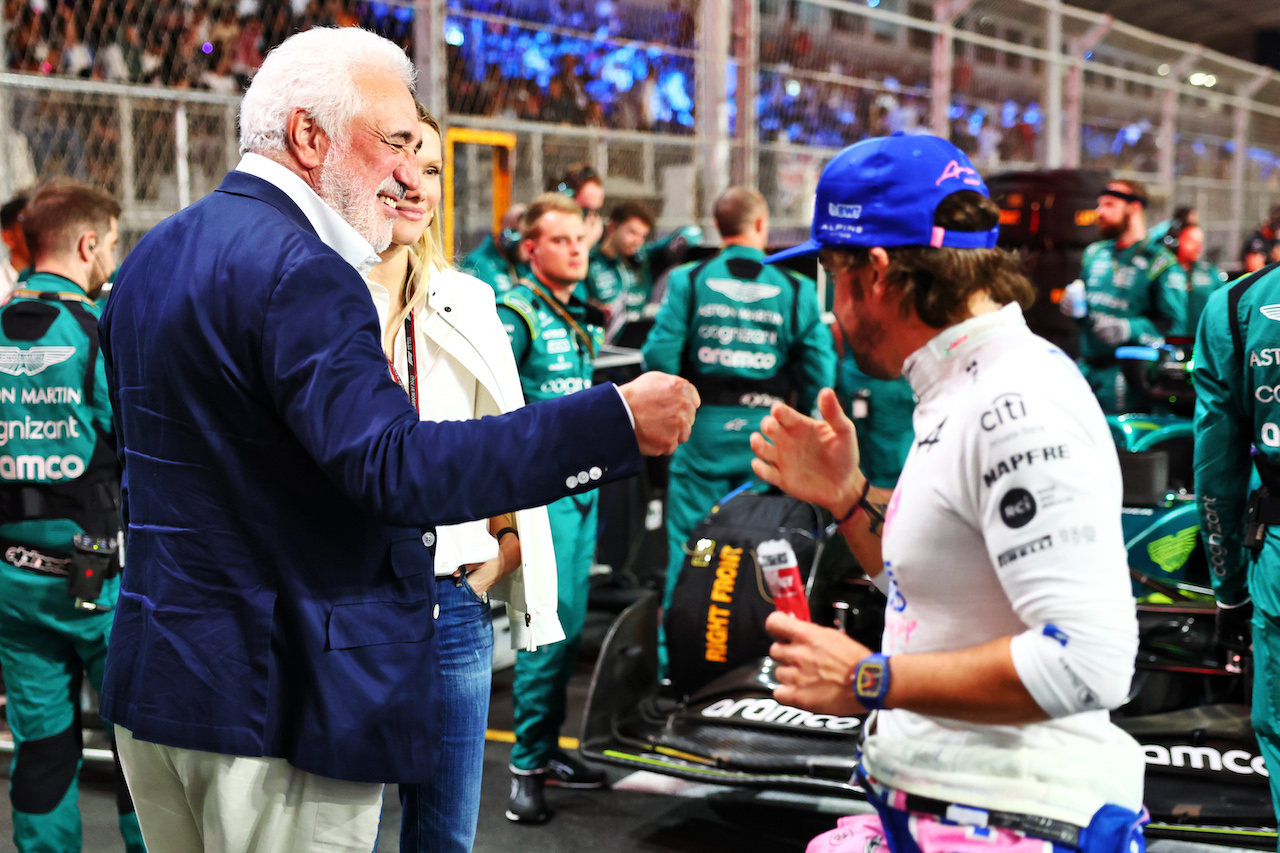 GP ARABIA SAUDITA, Lawrence Stroll (CDN) Aston Martin F1 Team Investor with Fernando Alonso (ESP) Alpine F1 Team on the grid.
27.03.2022. Formula 1 World Championship, Rd 2, Saudi Arabian Grand Prix, Jeddah, Saudi Arabia, Gara Day.
- www.xpbimages.com, EMail: requests@xpbimages.com © Copyright: Batchelor / XPB Images