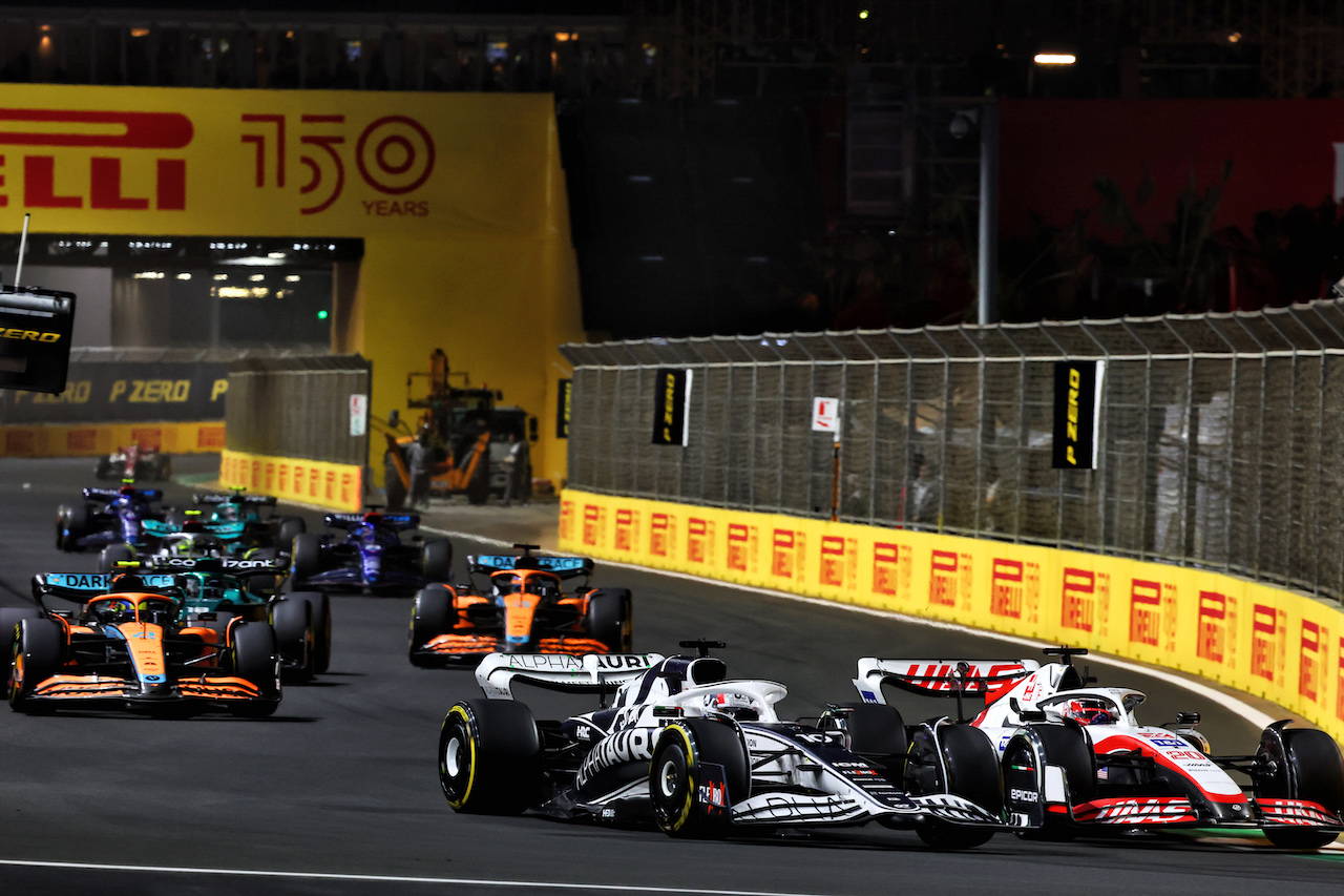 GP ARABIA SAUDITA, Pierre Gasly (FRA) AlphaTauri AT03 e Kevin Magnussen (DEN) Haas VF-22 at the partenza of the race.
27.03.2022. Formula 1 World Championship, Rd 2, Saudi Arabian Grand Prix, Jeddah, Saudi Arabia, Gara Day.
- www.xpbimages.com, EMail: requests@xpbimages.com © Copyright: Batchelor / XPB Images