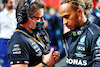GP ARABIA SAUDITA, (L to R): Peter Bonnington (GBR) Mercedes AMG F1 Gara Engineer with Lewis Hamilton (GBR) Mercedes AMG F1 on the grid.
27.03.2022. Formula 1 World Championship, Rd 2, Saudi Arabian Grand Prix, Jeddah, Saudi Arabia, Gara Day.
- www.xpbimages.com, EMail: requests@xpbimages.com © Copyright: Batchelor / XPB Images