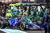 GP ARABIA SAUDITA, Lance Stroll (CDN) Aston Martin F1 Team AMR22 makes a pit stop.
27.03.2022. Formula 1 World Championship, Rd 2, Saudi Arabian Grand Prix, Jeddah, Saudi Arabia, Gara Day.
- www.xpbimages.com, EMail: requests@xpbimages.com © Copyright: Batchelor / XPB Images