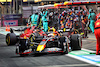 GP ARABIA SAUDITA, Max Verstappen (NLD) Red Bull Racing RB18 leaves the pits as Carlos Sainz Jr (ESP) Ferrari F1-75 makes a pit stop.
27.03.2022. Formula 1 World Championship, Rd 2, Saudi Arabian Grand Prix, Jeddah, Saudi Arabia, Gara Day.
- www.xpbimages.com, EMail: requests@xpbimages.com © Copyright: Batchelor / XPB Images