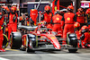 GP ARABIA SAUDITA, Carlos Sainz Jr (ESP) Ferrari F1-75 makes a pit stop.
27.03.2022. Formula 1 World Championship, Rd 2, Saudi Arabian Grand Prix, Jeddah, Saudi Arabia, Gara Day.
- www.xpbimages.com, EMail: requests@xpbimages.com © Copyright: Batchelor / XPB Images