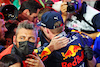 GP ARABIA SAUDITA, Gara winner Max Verstappen (NLD) Red Bull Racing celebrates with the team in parc ferme.
27.03.2022. Formula 1 World Championship, Rd 2, Saudi Arabian Grand Prix, Jeddah, Saudi Arabia, Gara Day.
- www.xpbimages.com, EMail: requests@xpbimages.com © Copyright: Batchelor / XPB Images