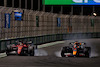 GP ARABIA SAUDITA, Charles Leclerc (MON) Ferrari F1-75 e Max Verstappen (NLD) Red Bull Racing RB18 battle for the lead of the race.
27.03.2022. Formula 1 World Championship, Rd 2, Saudi Arabian Grand Prix, Jeddah, Saudi Arabia, Gara Day.
 - www.xpbimages.com, EMail: requests@xpbimages.com ¬© Copyright: Coates / XPB Images