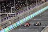 GP ARABIA SAUDITA, Charles Leclerc (MON) Ferrari F1-75 e Max Verstappen (NLD) Red Bull Racing RB18 battle for the lead of the race.
27.03.2022. Formula 1 World Championship, Rd 2, Saudi Arabian Grand Prix, Jeddah, Saudi Arabia, Gara Day.
- www.xpbimages.com, EMail: requests@xpbimages.com © Copyright: Moy / XPB Images