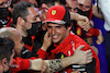 GP ARABIA SAUDITA, Carlos Sainz Jr (ESP) Ferrari celebrates his third position in parc ferme.
27.03.2022. Formula 1 World Championship, Rd 2, Saudi Arabian Grand Prix, Jeddah, Saudi Arabia, Gara Day.
- www.xpbimages.com, EMail: requests@xpbimages.com © Copyright: Bearne / XPB Images
