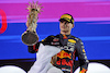 GP ARABIA SAUDITA, Gara winner Max Verstappen (NLD) Red Bull Racing celebrates on the podium.
27.03.2022. Formula 1 World Championship, Rd 2, Saudi Arabian Grand Prix, Jeddah, Saudi Arabia, Gara Day.
- www.xpbimages.com, EMail: requests@xpbimages.com © Copyright: Bearne / XPB Images