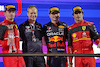 GP ARABIA SAUDITA, The podium (L to R): Charles Leclerc (MON) Ferrari, second; Paul Monaghan (GBR) Red Bull Racing Chief Engineer; Max Verstappen (NLD) Red Bull Racing, vincitore; Carlos Sainz Jr (ESP) Ferrari, third.
27.03.2022. Formula 1 World Championship, Rd 2, Saudi Arabian Grand Prix, Jeddah, Saudi Arabia, Gara Day.
- www.xpbimages.com, EMail: requests@xpbimages.com © Copyright: Bearne / XPB Images