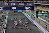 GP ARABIA SAUDITA, Sergio Perez (MEX) Red Bull Racing RB18 davanti a at the partenza of the race.
27.03.2022. Formula 1 World Championship, Rd 2, Saudi Arabian Grand Prix, Jeddah, Saudi Arabia, Gara Day.
- www.xpbimages.com, EMail: requests@xpbimages.com © Copyright: Charniaux / XPB Images