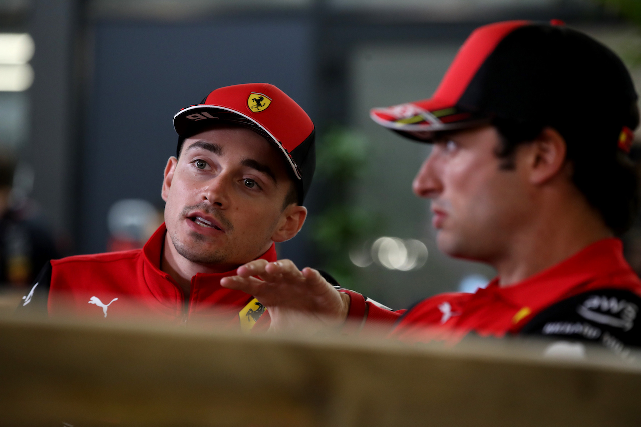 GP ARABIA SAUDITA, (L to R): Charles Leclerc (MON) Ferrari with team mate Carlos Sainz Jr (ESP) Ferrari.
24.03.2022. Formula 1 World Championship, Rd 2, Saudi Arabian Grand Prix, Jeddah, Saudi Arabia, Preparation Day.
 - www.xpbimages.com, EMail: requests@xpbimages.com © Copyright: Coates / XPB Images