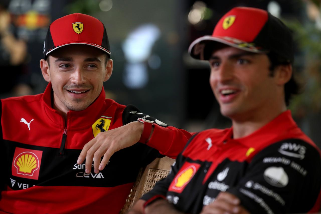 GP ARABIA SAUDITA, (L to R): Charles Leclerc (MON) Ferrari with team mate Carlos Sainz Jr (ESP) Ferrari.
24.03.2022. Formula 1 World Championship, Rd 2, Saudi Arabian Grand Prix, Jeddah, Saudi Arabia, Preparation Day.
 - www.xpbimages.com, EMail: requests@xpbimages.com © Copyright: Coates / XPB Images