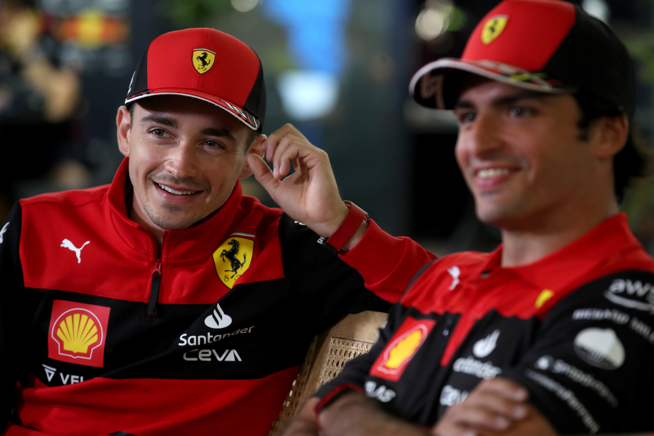 GP ARABIA SAUDITA, (L to R): Charles Leclerc (MON) Ferrari with team mate Carlos Sainz Jr (ESP) Ferrari.
24.03.2022. Formula 1 World Championship, Rd 2, Saudi Arabian Grand Prix, Jeddah, Saudi Arabia, Preparation Day.
 - www.xpbimages.com, EMail: requests@xpbimages.com © Copyright: Coates / XPB Images