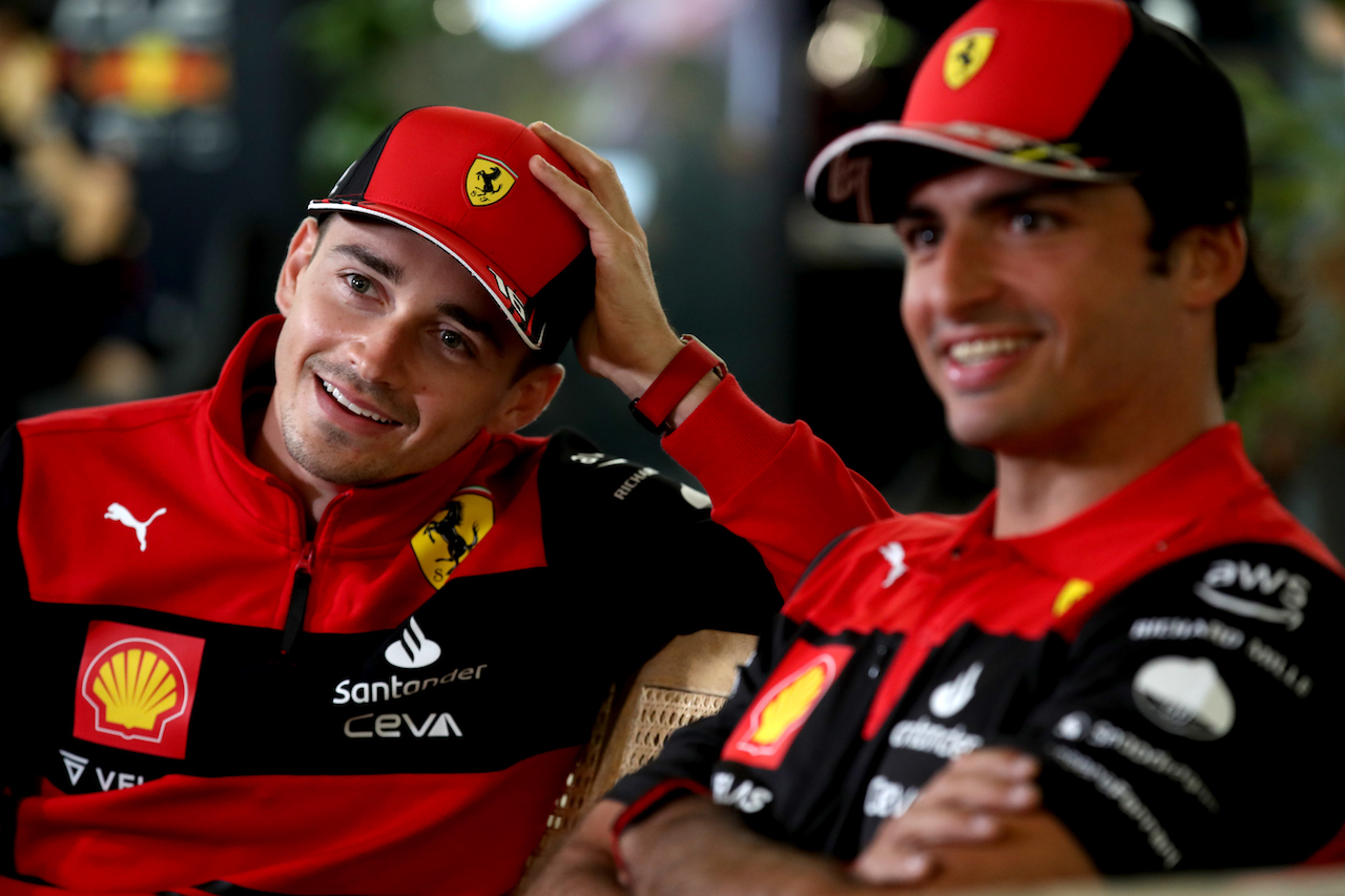 GP ARABIA SAUDITA, (L to R): Charles Leclerc (MON) Ferrari with team mate Carlos Sainz Jr (ESP) Ferrari.
24.03.2022. Formula 1 World Championship, Rd 2, Saudi Arabian Grand Prix, Jeddah, Saudi Arabia, Preparation Day.
 - www.xpbimages.com, EMail: requests@xpbimages.com © Copyright: Coates / XPB Images