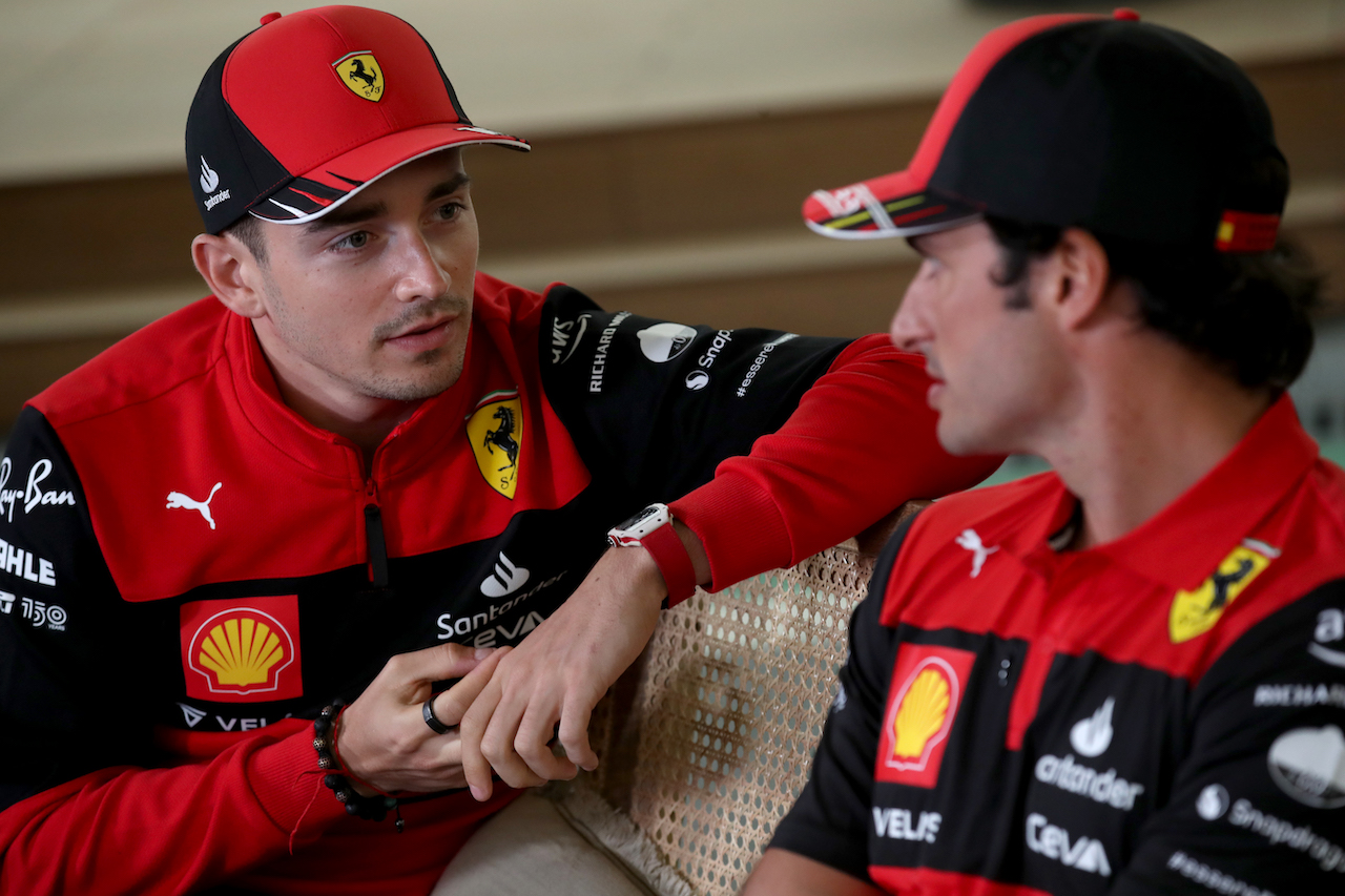 GP ARABIA SAUDITA, (L to R): Charles Leclerc (MON) Ferrari with team mate Carlos Sainz Jr (ESP) Ferrari.
24.03.2022. Formula 1 World Championship, Rd 2, Saudi Arabian Grand Prix, Jeddah, Saudi Arabia, Preparation Day.
 - www.xpbimages.com, EMail: requests@xpbimages.com © Copyright: Coates / XPB Images