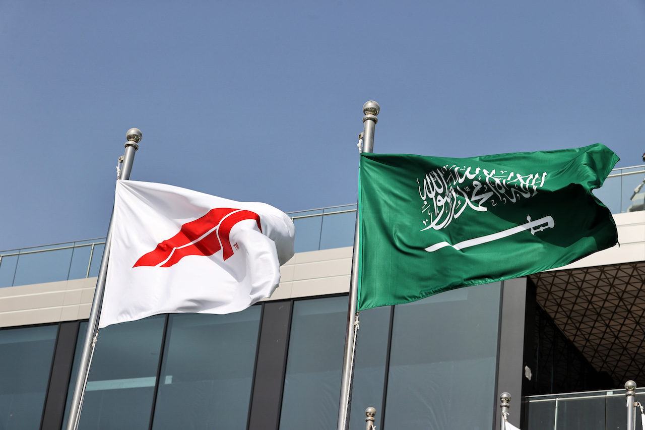 GP ARABIA SAUDITA, Circuit Atmosfera - flags.
24.03.2022. Formula 1 World Championship, Rd 2, Saudi Arabian Grand Prix, Jeddah, Saudi Arabia, Preparation Day.
- www.xpbimages.com, EMail: requests@xpbimages.com © Copyright: Moy / XPB Images