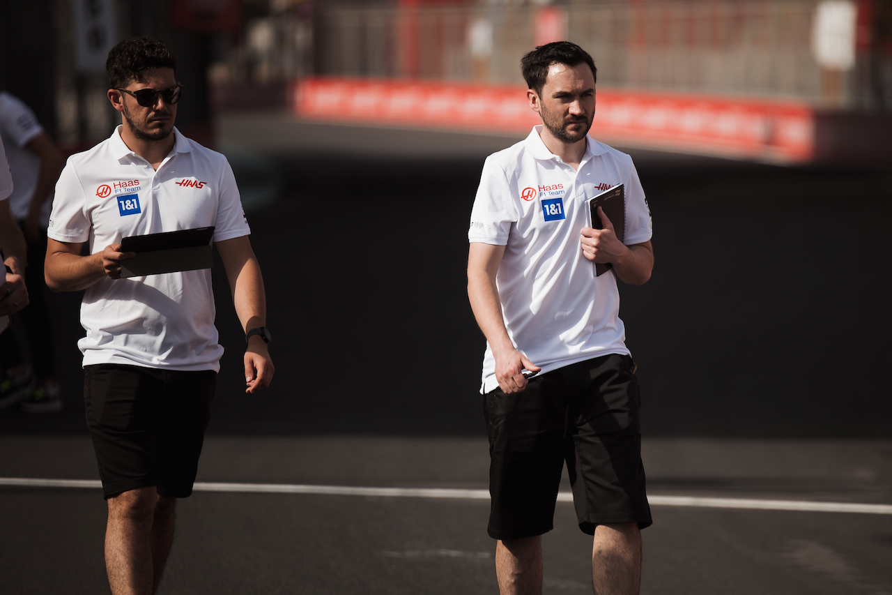 GP ARABIA SAUDITA, Haas F1 Team walk the circuit.
24.03.2022. Formula 1 World Championship, Rd 2, Saudi Arabian Grand Prix, Jeddah, Saudi Arabia, Preparation Day.
- www.xpbimages.com, EMail: requests@xpbimages.com © Copyright: Bearne / XPB Images