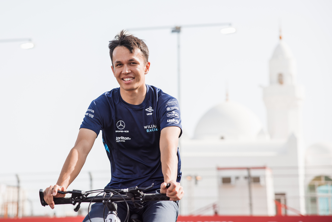 GP ARABIA SAUDITA, Alexander Albon (THA) Williams Racing rides the circuit.
24.03.2022. Formula 1 World Championship, Rd 2, Saudi Arabian Grand Prix, Jeddah, Saudi Arabia, Preparation Day.
- www.xpbimages.com, EMail: requests@xpbimages.com © Copyright: Bearne / XPB Images