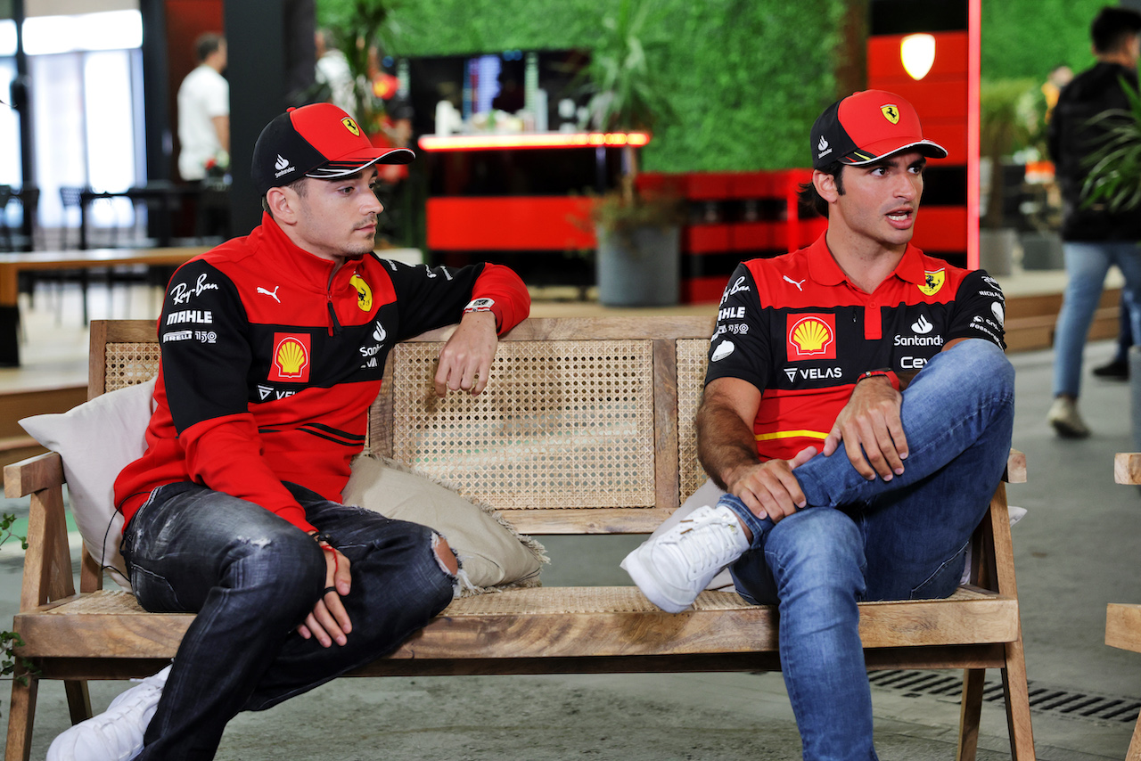 GP ARABIA SAUDITA, (L to R): Charles Leclerc (MON) Ferrari with team mate Carlos Sainz Jr (ESP) Ferrari.
24.03.2022. Formula 1 World Championship, Rd 2, Saudi Arabian Grand Prix, Jeddah, Saudi Arabia, Preparation Day.
- www.xpbimages.com, EMail: requests@xpbimages.com © Copyright: Bearne / XPB Images