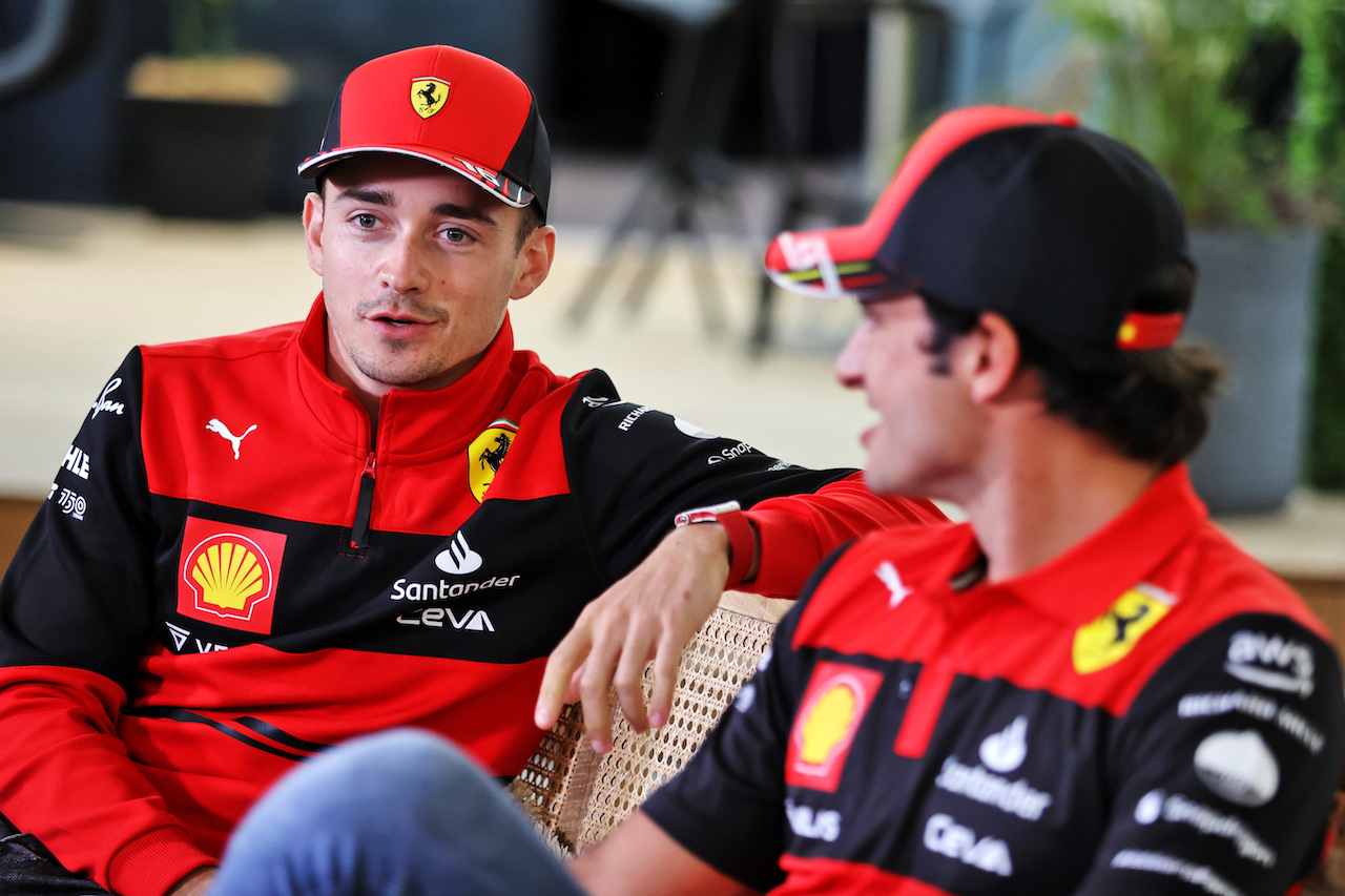 GP ARABIA SAUDITA, Charles Leclerc (MON) Ferrari with team mate Carlos Sainz Jr (ESP) Ferrari.
24.03.2022. Formula 1 World Championship, Rd 2, Saudi Arabian Grand Prix, Jeddah, Saudi Arabia, Preparation Day.
- www.xpbimages.com, EMail: requests@xpbimages.com © Copyright: Moy / XPB Images