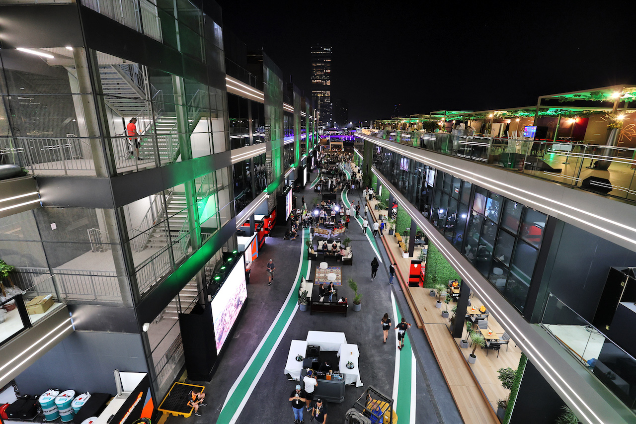 GP ARABIA SAUDITA, Paddock Atmosfera.
24.03.2022. Formula 1 World Championship, Rd 2, Saudi Arabian Grand Prix, Jeddah, Saudi Arabia, Preparation Day.
- www.xpbimages.com, EMail: requests@xpbimages.com © Copyright: Moy / XPB Images