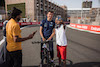 GP ARABIA SAUDITA, Alexander Albon (THA) Williams Racing with fans.
24.03.2022. Formula 1 World Championship, Rd 2, Saudi Arabian Grand Prix, Jeddah, Saudi Arabia, Preparation Day.
- www.xpbimages.com, EMail: requests@xpbimages.com © Copyright: Bearne / XPB Images