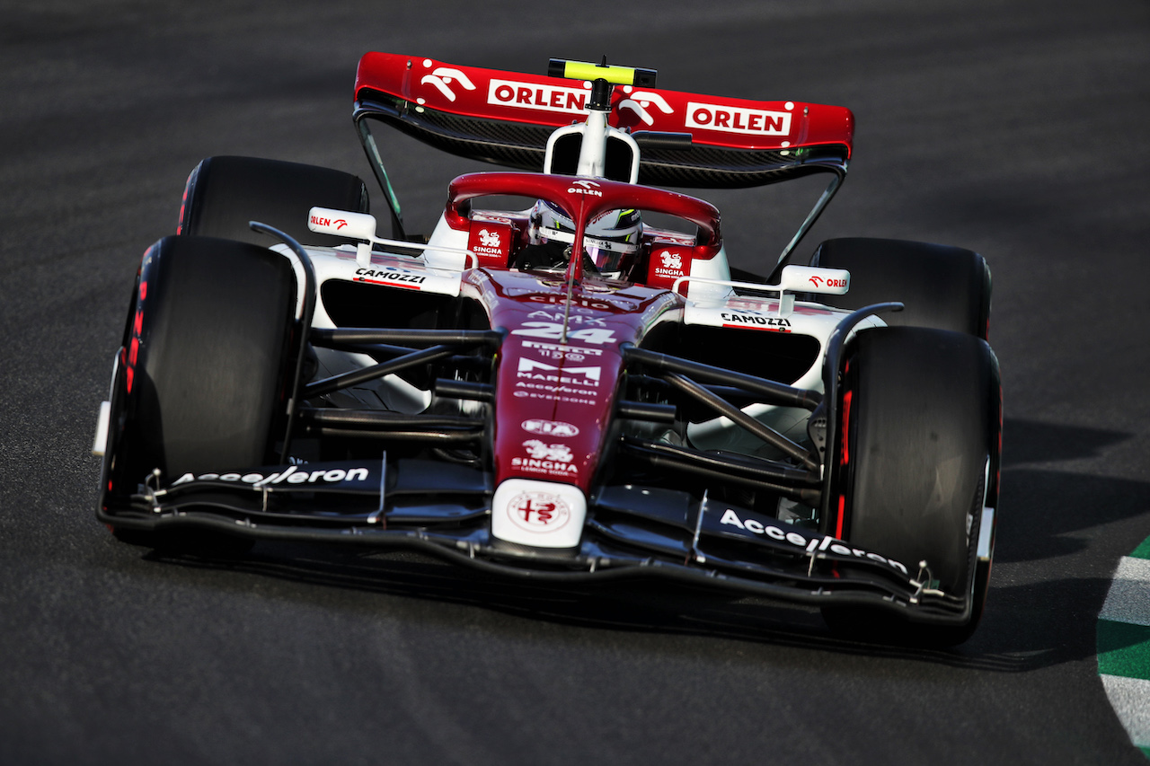 GP ARABIA SAUDITA, Guanyu Zhou (CHN) Alfa Romeo F1 Team C42.
26.03.2022. Formula 1 World Championship, Rd 2, Saudi Arabian Grand Prix, Jeddah, Saudi Arabia, Qualifiche Day.
 - www.xpbimages.com, EMail: requests@xpbimages.com © Copyright: Coates / XPB Images