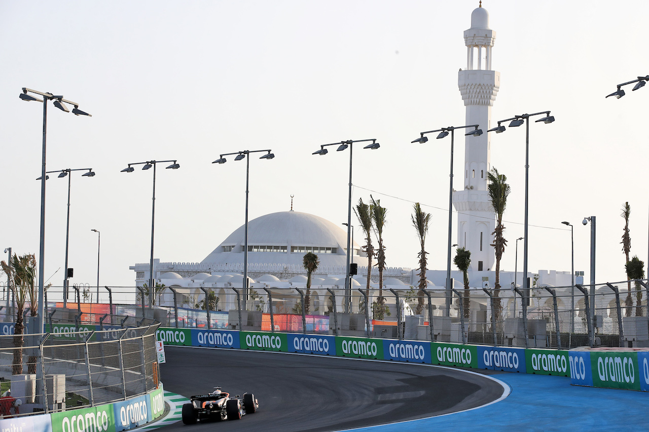 GP ARABIA SAUDITA, Daniel Ricciardo (AUS) McLaren MCL36.
26.03.2022. Formula 1 World Championship, Rd 2, Saudi Arabian Grand Prix, Jeddah, Saudi Arabia, Qualifiche Day.
 - www.xpbimages.com, EMail: requests@xpbimages.com © Copyright: Coates / XPB Images