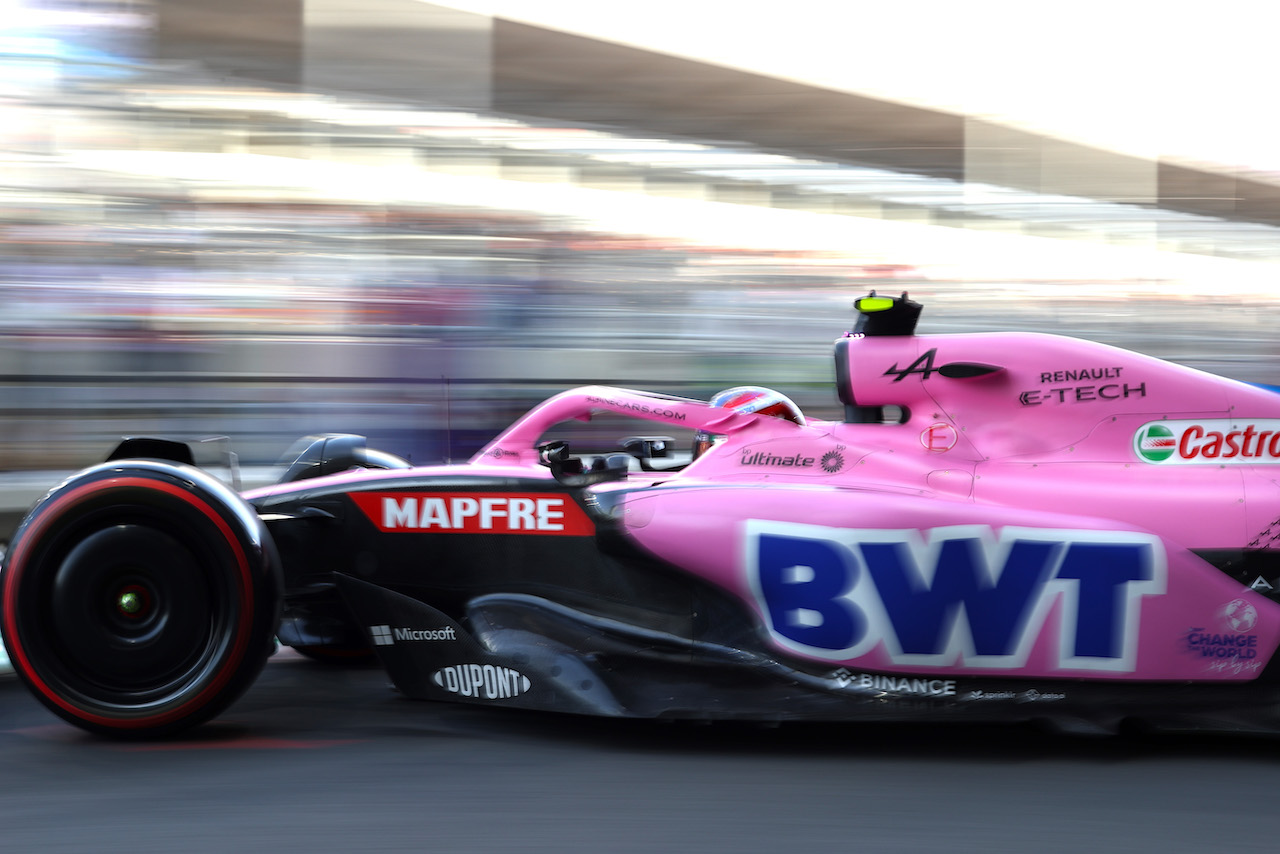 GP ARABIA SAUDITA, Esteban Ocon (FRA), Alpine F1 Team 
26.03.2022. Formula 1 World Championship, Rd 2, Saudi Arabian Grand Prix, Jeddah, Saudi Arabia, Qualifiche Day.
- www.xpbimages.com, EMail: requests@xpbimages.com ¬© Copyright: Charniaux / XPB Images