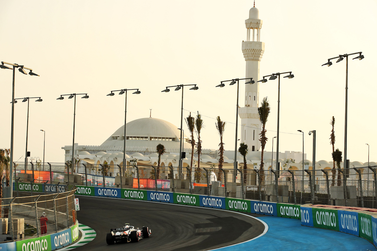 GP ARABIA SAUDITA, Mick Schumacher (GER) Haas VF-22.
26.03.2022. Formula 1 World Championship, Rd 2, Saudi Arabian Grand Prix, Jeddah, Saudi Arabia, Qualifiche Day.
 - www.xpbimages.com, EMail: requests@xpbimages.com © Copyright: Coates / XPB Images