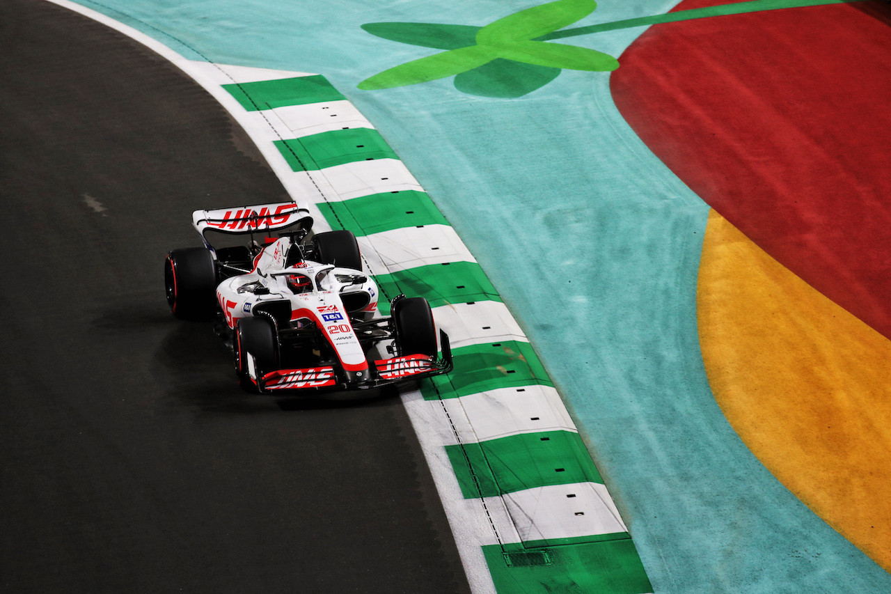 GP ARABIA SAUDITA, Kevin Magnussen (DEN) Haas VF-22.
26.03.2022. Formula 1 World Championship, Rd 2, Saudi Arabian Grand Prix, Jeddah, Saudi Arabia, Qualifiche Day.
 - www.xpbimages.com, EMail: requests@xpbimages.com © Copyright: Coates / XPB Images