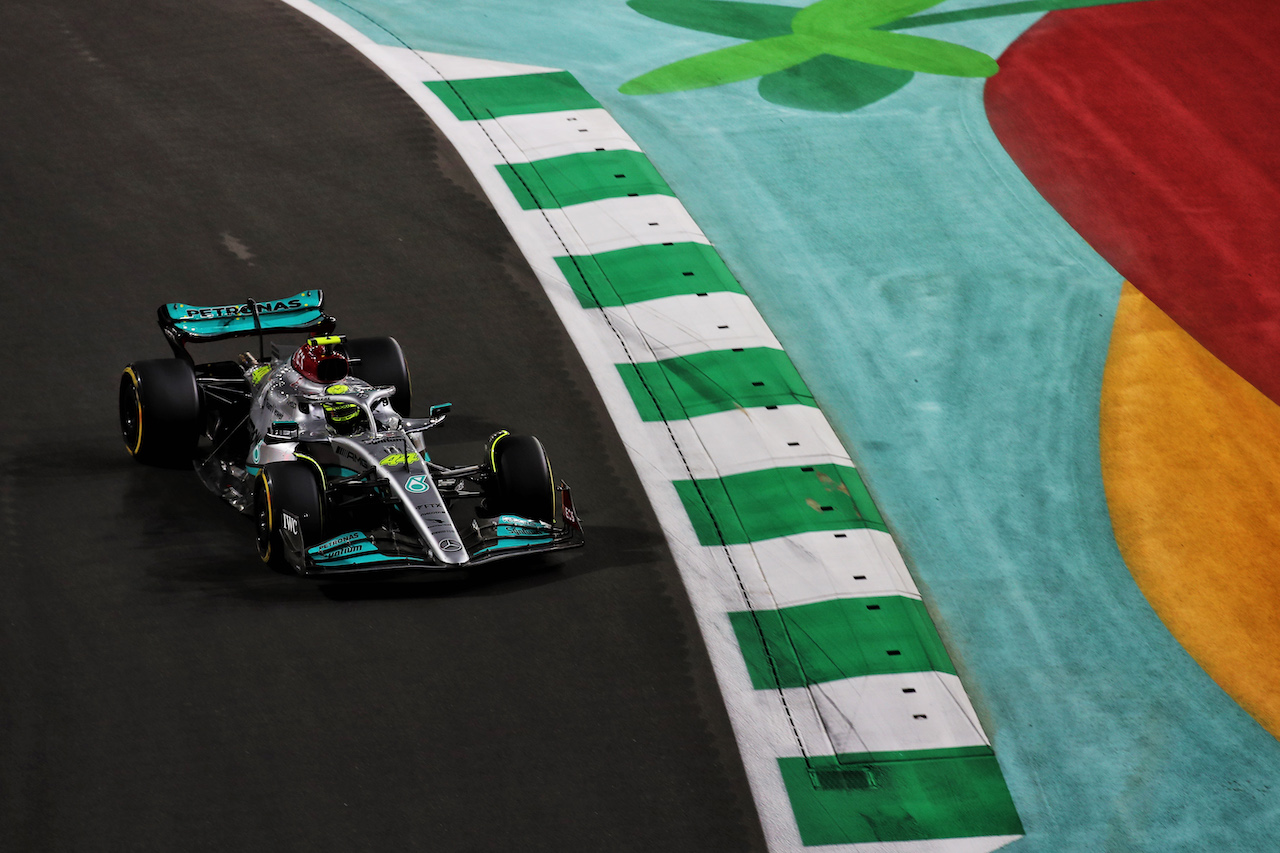 GP ARABIA SAUDITA, Lewis Hamilton (GBR) Mercedes AMG F1 W13.
26.03.2022. Formula 1 World Championship, Rd 2, Saudi Arabian Grand Prix, Jeddah, Saudi Arabia, Qualifiche Day.
 - www.xpbimages.com, EMail: requests@xpbimages.com © Copyright: Coates / XPB Images