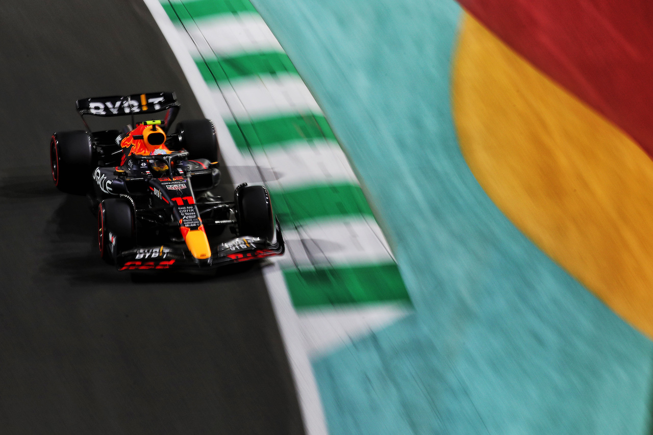 GP ARABIA SAUDITA, Sergio Perez (MEX) Red Bull Racing RB18.
26.03.2022. Formula 1 World Championship, Rd 2, Saudi Arabian Grand Prix, Jeddah, Saudi Arabia, Qualifiche Day.
 - www.xpbimages.com, EMail: requests@xpbimages.com © Copyright: Coates / XPB Images
