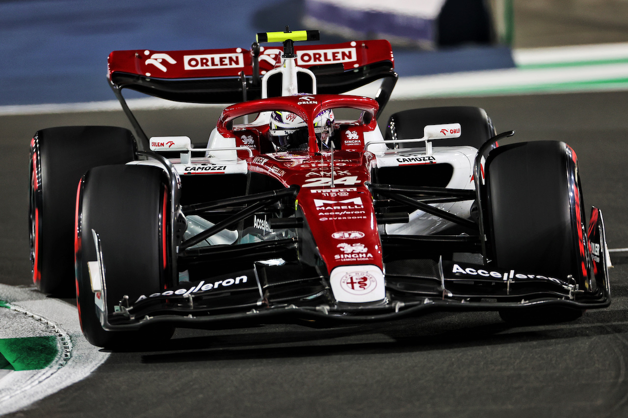 GP ARABIA SAUDITA, Guanyu Zhou (CHN) Alfa Romeo F1 Team C42.
26.03.2022. Formula 1 World Championship, Rd 2, Saudi Arabian Grand Prix, Jeddah, Saudi Arabia, Qualifiche Day.
- www.xpbimages.com, EMail: requests@xpbimages.com © Copyright: Charniaux / XPB Images
