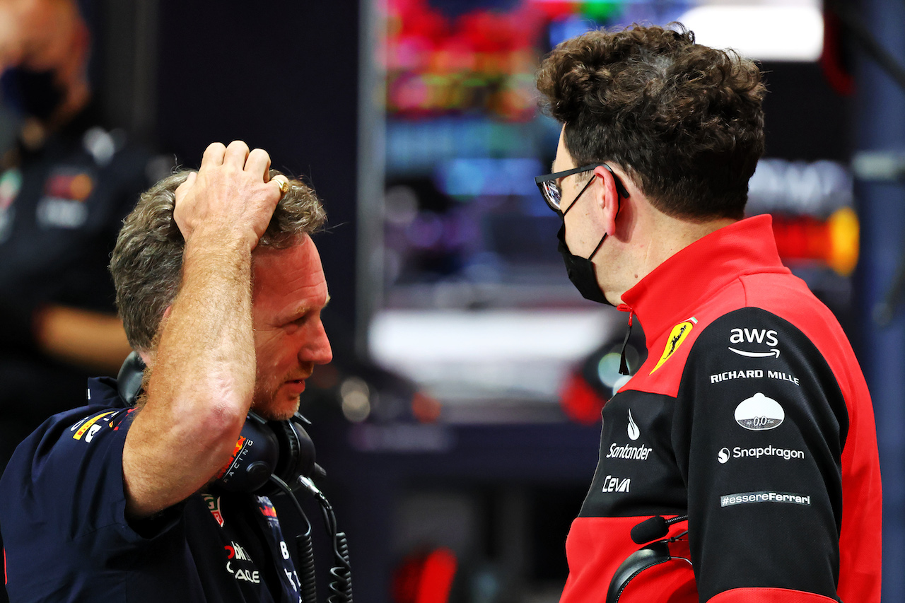 GP ARABIA SAUDITA, (L to R): Christian Horner (GBR) Red Bull Racing Team Principal with Mattia Binotto (ITA) Ferrari Team Principal.
26.03.2022. Formula 1 World Championship, Rd 2, Saudi Arabian Grand Prix, Jeddah, Saudi Arabia, Qualifiche Day.
- www.xpbimages.com, EMail: requests@xpbimages.com © Copyright: Batchelor / XPB Images