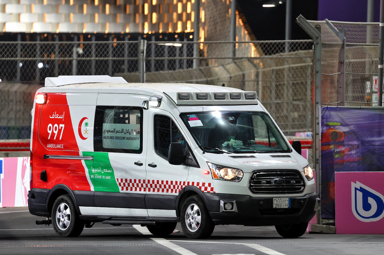 GP ARABIA SAUDITA, An ambulance carrying Mick Schumacher (GER) Haas F1 Team who crashed during qualifying.
26.03.2022. Formula 1 World Championship, Rd 2, Saudi Arabian Grand Prix, Jeddah, Saudi Arabia, Qualifiche Day.
- www.xpbimages.com, EMail: requests@xpbimages.com © Copyright: Batchelor / XPB Images