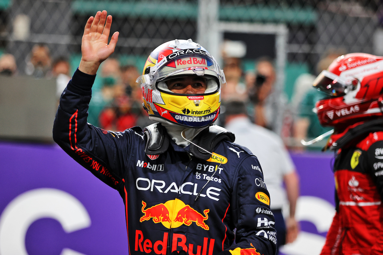 GP ARABIA SAUDITA, Sergio Perez (MEX) Red Bull Racing celebrates his pole position in qualifying parc ferme.
26.03.2022. Formula 1 World Championship, Rd 2, Saudi Arabian Grand Prix, Jeddah, Saudi Arabia, Qualifiche Day.
- www.xpbimages.com, EMail: requests@xpbimages.com © Copyright: Moy / XPB Images