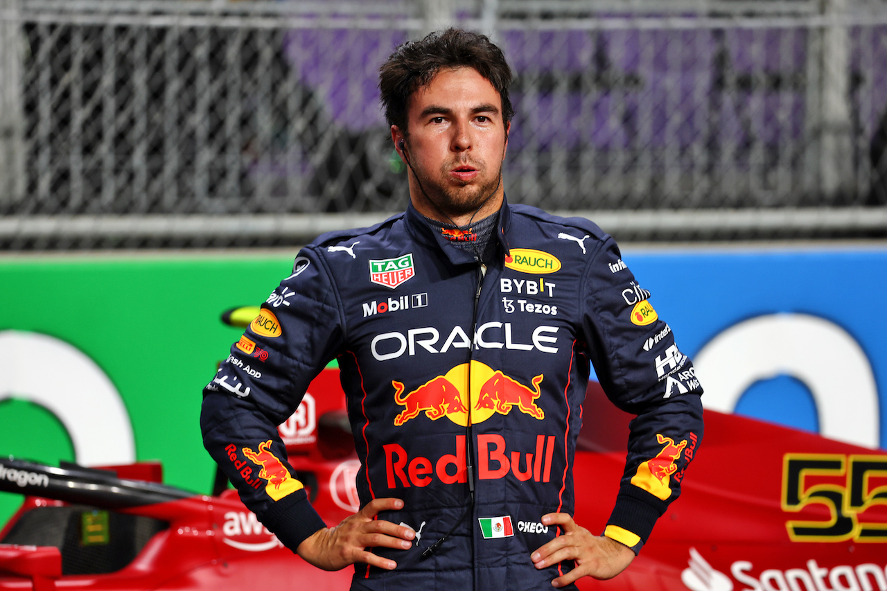 GP ARABIA SAUDITA, Sergio Perez (MEX) Red Bull Racing celebrates his pole position in qualifying parc ferme.
26.03.2022. Formula 1 World Championship, Rd 2, Saudi Arabian Grand Prix, Jeddah, Saudi Arabia, Qualifiche Day.
- www.xpbimages.com, EMail: requests@xpbimages.com © Copyright: Batchelor / XPB Images