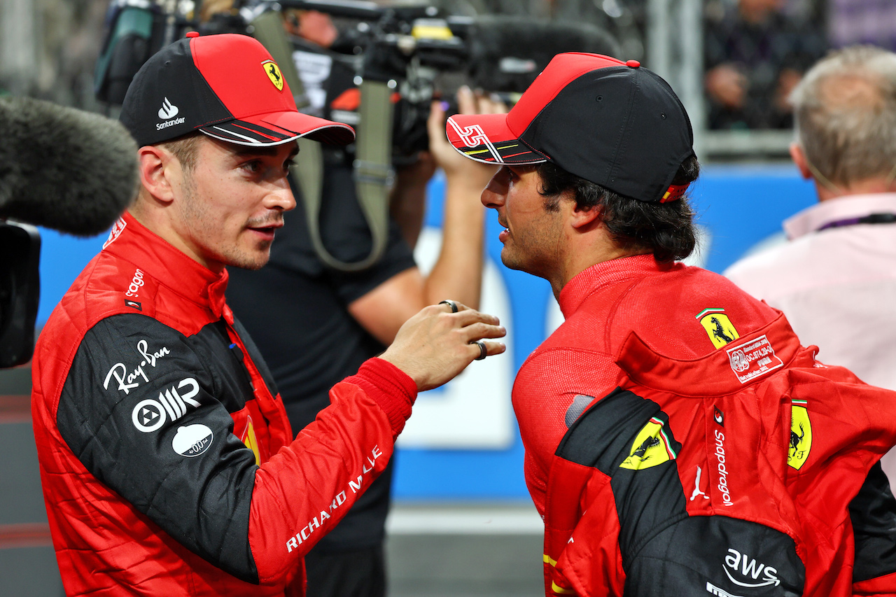 GP ARABIA SAUDITA, (L to R): Charles Leclerc (MON) Ferrari with team mate Carlos Sainz Jr (ESP) Ferrari in qualifying parc ferme.
26.03.2022. Formula 1 World Championship, Rd 2, Saudi Arabian Grand Prix, Jeddah, Saudi Arabia, Qualifiche Day.
- www.xpbimages.com, EMail: requests@xpbimages.com © Copyright: Batchelor / XPB Images