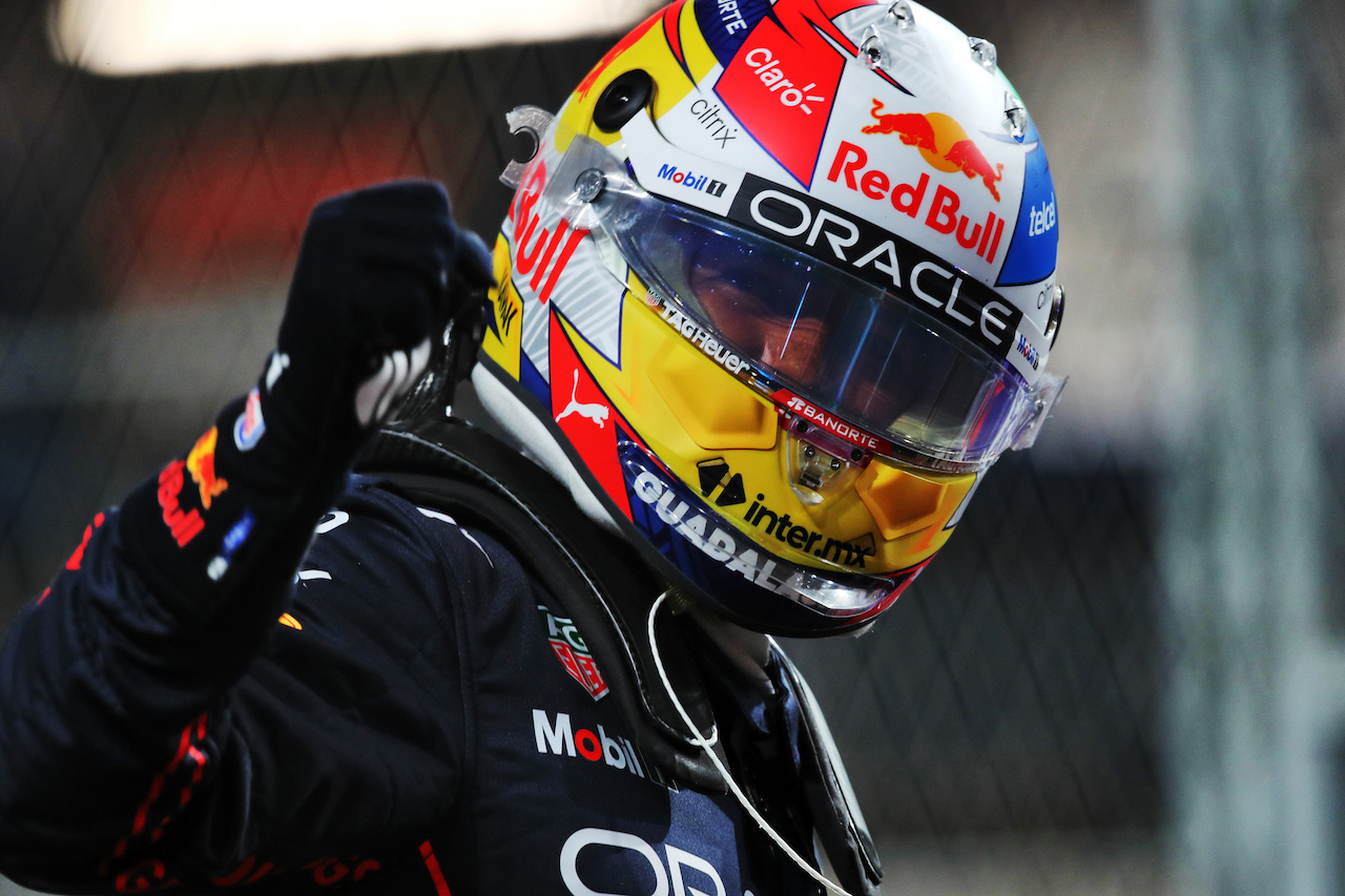 GP ARABIA SAUDITA, Sergio Perez (MEX) Red Bull Racing celebrates his pole position in qualifying parc ferme.
26.03.2022. Formula 1 World Championship, Rd 2, Saudi Arabian Grand Prix, Jeddah, Saudi Arabia, Qualifiche Day.
 - www.xpbimages.com, EMail: requests@xpbimages.com © Copyright: Coates / XPB Images