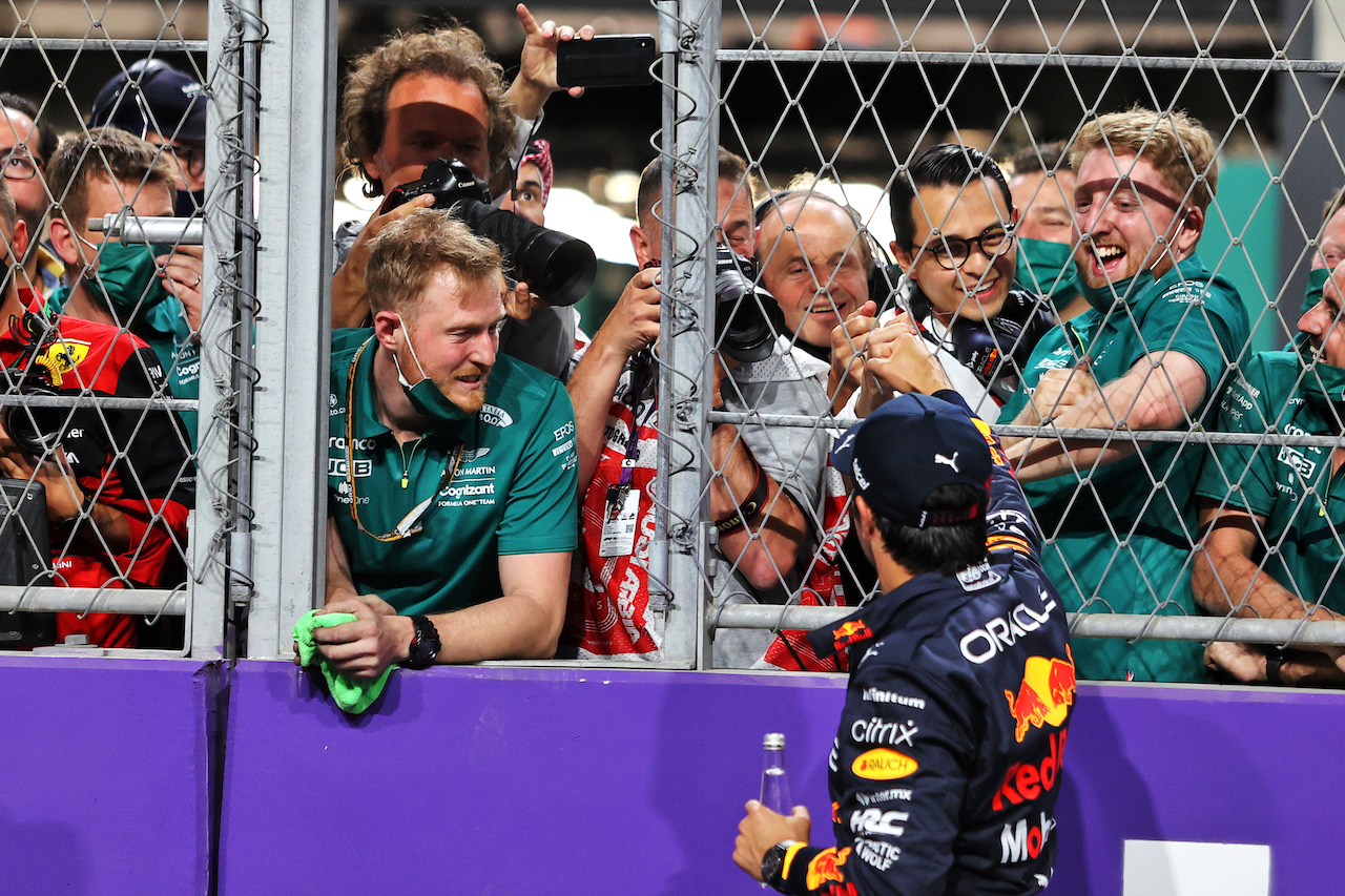 GP ARABIA SAUDITA, Sergio Perez (MEX) Red Bull Racing celebrates his pole position in qualifying parc ferme.
26.03.2022. Formula 1 World Championship, Rd 2, Saudi Arabian Grand Prix, Jeddah, Saudi Arabia, Qualifiche Day.
 - www.xpbimages.com, EMail: requests@xpbimages.com © Copyright: Coates / XPB Images