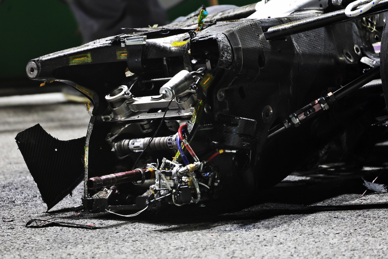GP ARABIA SAUDITA, The damaged Haas VF-22 of Mick Schumacher (GER) Haas F1 Team is removed from the circuit after he crashed during qualifying.
26.03.2022. Formula 1 World Championship, Rd 2, Saudi Arabian Grand Prix, Jeddah, Saudi Arabia, Qualifiche Day.
- www.xpbimages.com, EMail: requests@xpbimages.com © Copyright: Bearne / XPB Images