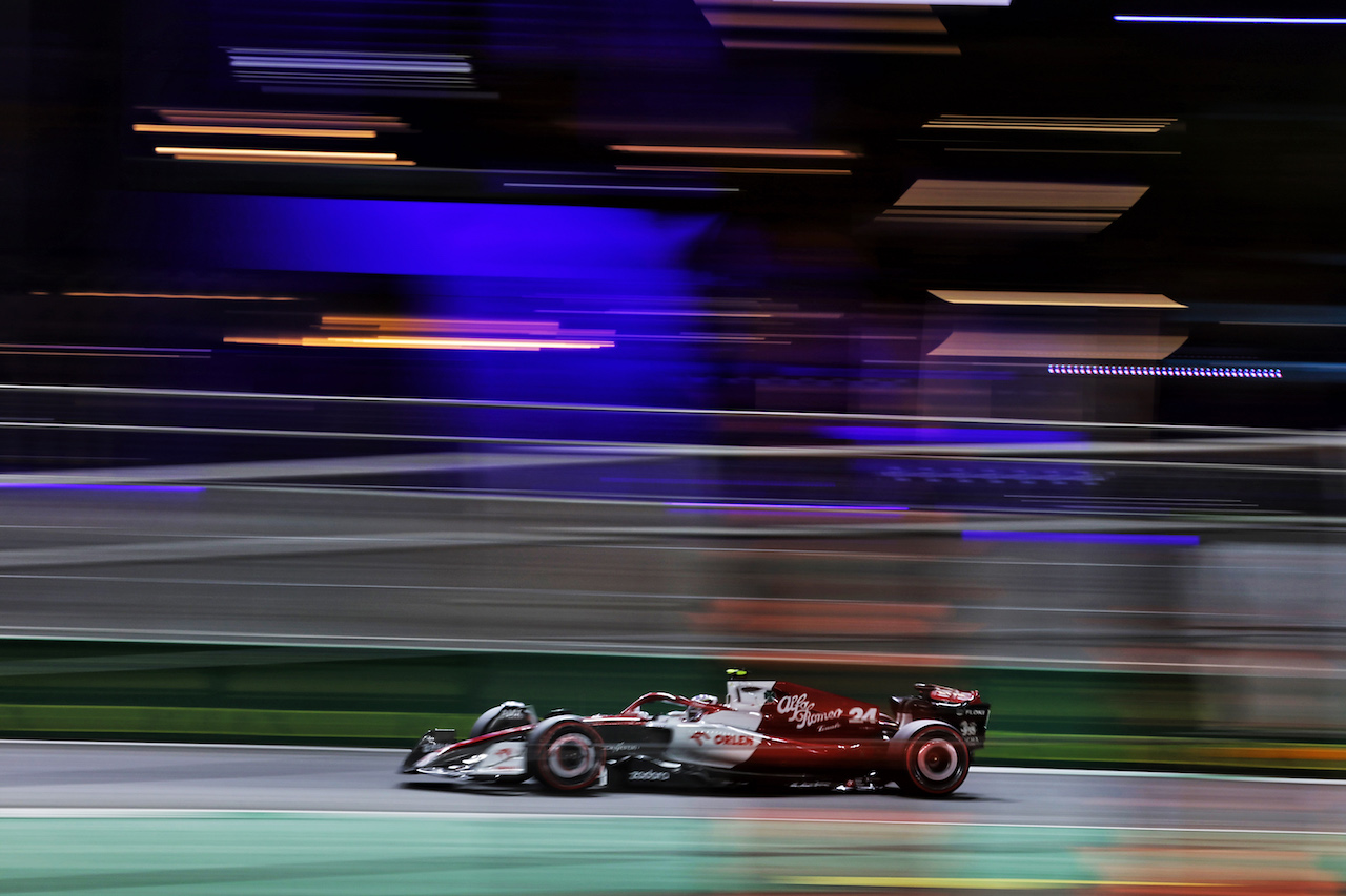 GP ARABIA SAUDITA, Guanyu Zhou (CHN) Alfa Romeo F1 Team C42.
26.03.2022. Formula 1 World Championship, Rd 2, Saudi Arabian Grand Prix, Jeddah, Saudi Arabia, Qualifiche Day.
- www.xpbimages.com, EMail: requests@xpbimages.com © Copyright: Bearne / XPB Images