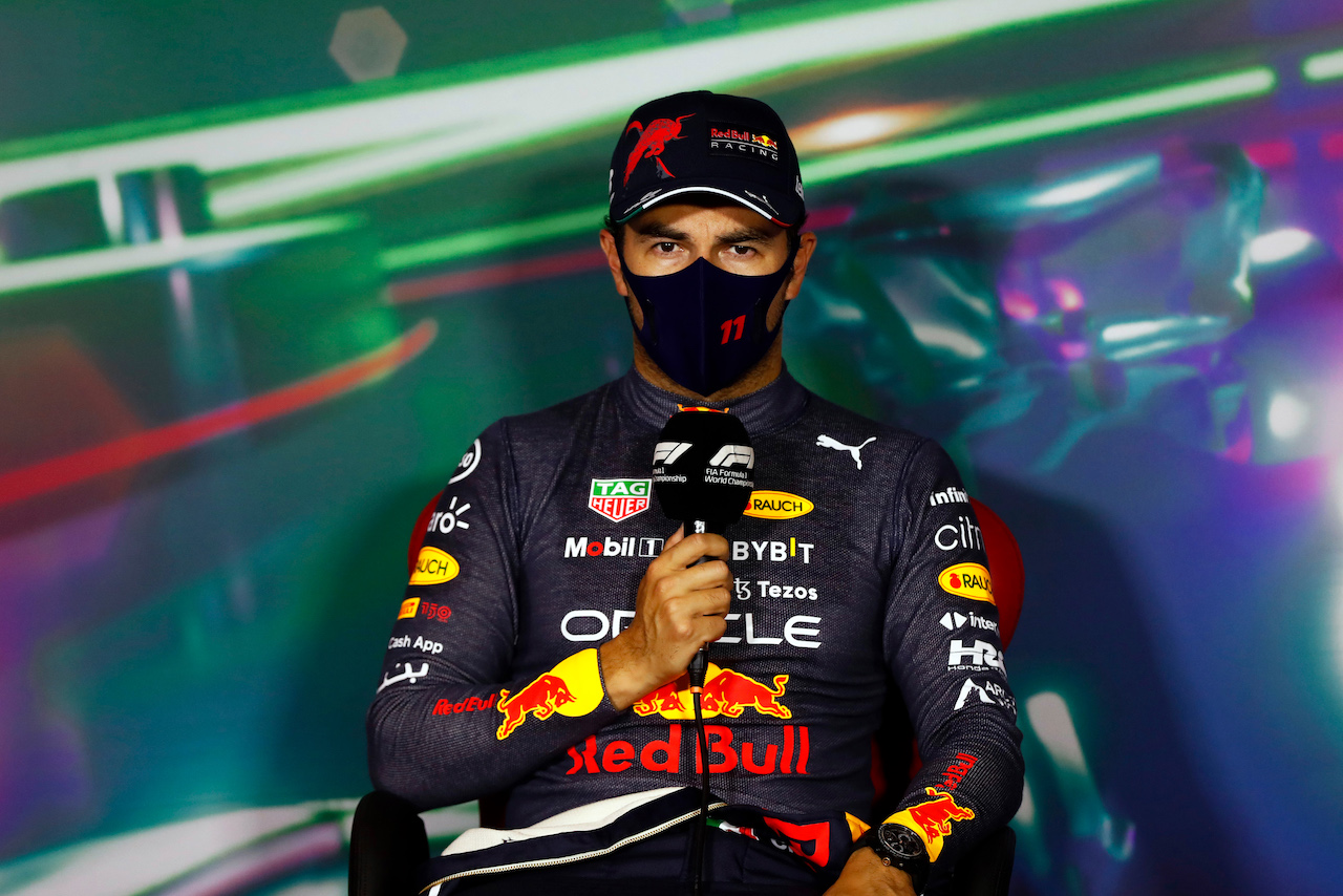 GP ARABIA SAUDITA, Pole sitter Sergio Perez (MEX) Red Bull Racing in the post qualifying FIA Press Conference.
26.03.2022. Formula 1 World Championship, Rd 2, Saudi Arabian Grand Prix, Jeddah, Saudi Arabia, Qualifiche Day.
- www.xpbimages.com, EMail: requests@xpbimages.com © Copyright: XPB Images