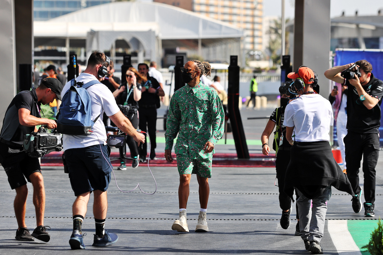 GP ARABIA SAUDITA, Lewis Hamilton (GBR) Mercedes AMG F1.
26.03.2022. Formula 1 World Championship, Rd 2, Saudi Arabian Grand Prix, Jeddah, Saudi Arabia, Qualifiche Day.
- www.xpbimages.com, EMail: requests@xpbimages.com © Copyright: Moy / XPB Images