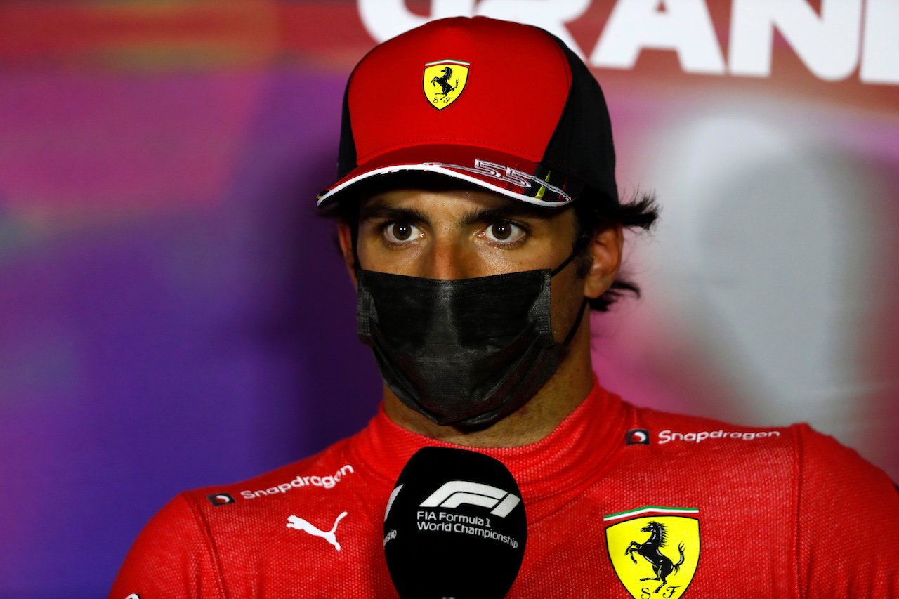GP ARABIA SAUDITA, Carlos Sainz Jr (ESP) Ferrari in the post qualifying FIA Press Conference.
26.03.2022. Formula 1 World Championship, Rd 2, Saudi Arabian Grand Prix, Jeddah, Saudi Arabia, Qualifiche Day.
- www.xpbimages.com, EMail: requests@xpbimages.com © Copyright: XPB Images