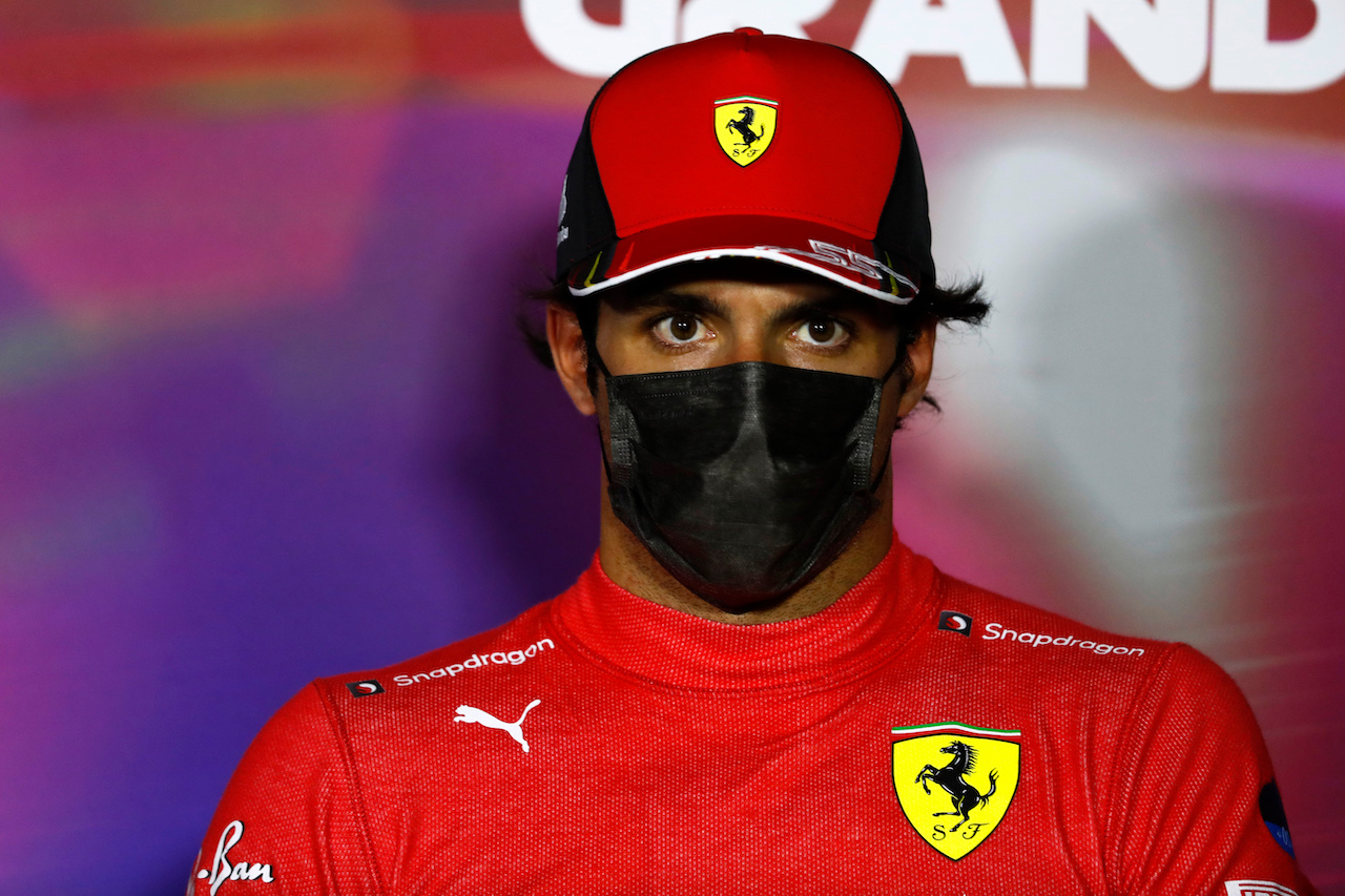GP ARABIA SAUDITA, Carlos Sainz Jr (ESP) Ferrari in the post qualifying FIA Press Conference.
26.03.2022. Formula 1 World Championship, Rd 2, Saudi Arabian Grand Prix, Jeddah, Saudi Arabia, Qualifiche Day.
- www.xpbimages.com, EMail: requests@xpbimages.com © Copyright: XPB Images
