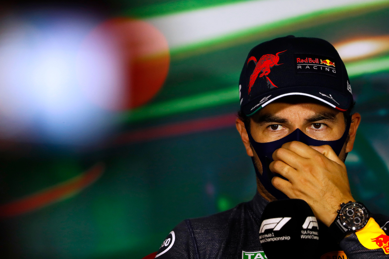 GP ARABIA SAUDITA, Pole sitter Sergio Perez (MEX) Red Bull Racing in the post qualifying FIA Press Conference.
26.03.2022. Formula 1 World Championship, Rd 2, Saudi Arabian Grand Prix, Jeddah, Saudi Arabia, Qualifiche Day.
- www.xpbimages.com, EMail: requests@xpbimages.com © Copyright: XPB Images