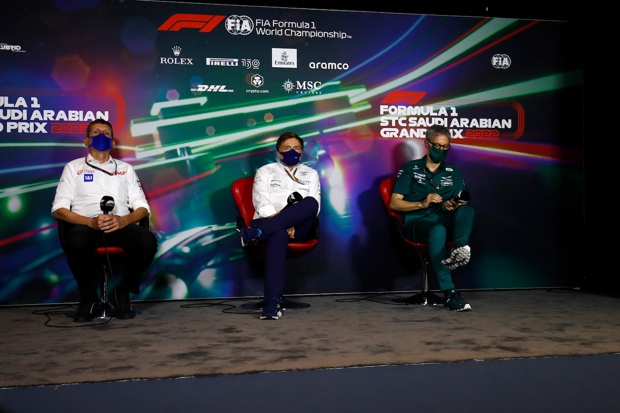 GP ARABIA SAUDITA, (L to R): Guenther Steiner (ITA) Haas F1 Team Prinicipal; Jost Capito (GER) Williams Racing Chief Executive Officer; e Mike Krack (LUX) Aston Martin F1 Team, Team Principal, in the FIA Press Conference.
26.03.2022. Formula 1 World Championship, Rd 2, Saudi Arabian Grand Prix, Jeddah, Saudi Arabia, Qualifiche Day.
- www.xpbimages.com, EMail: requests@xpbimages.com © Copyright: XPB Images