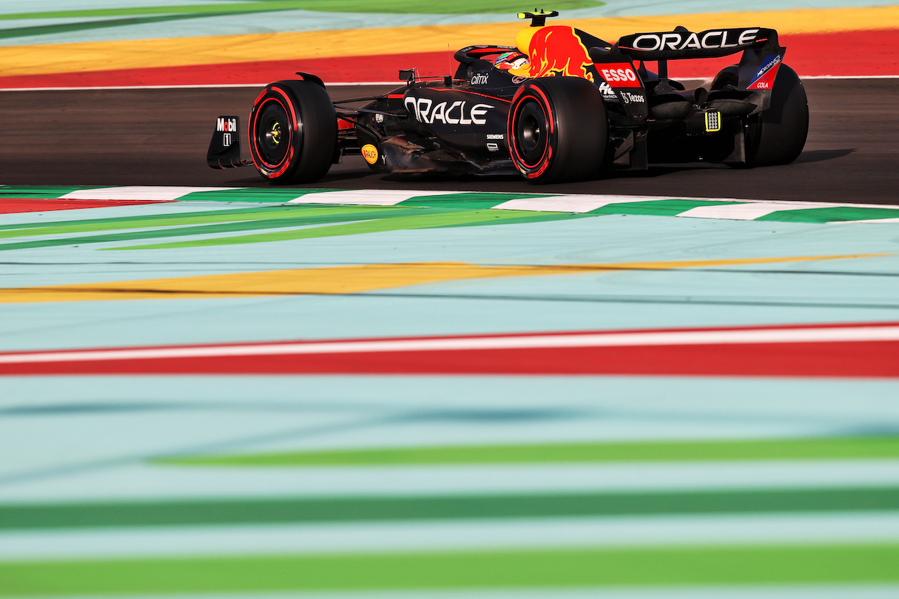 GP ARABIA SAUDITA, Sergio Perez (MEX) Red Bull Racing RB18.
26.03.2022. Formula 1 World Championship, Rd 2, Saudi Arabian Grand Prix, Jeddah, Saudi Arabia, Qualifiche Day.
- www.xpbimages.com, EMail: requests@xpbimages.com © Copyright: Moy / XPB Images