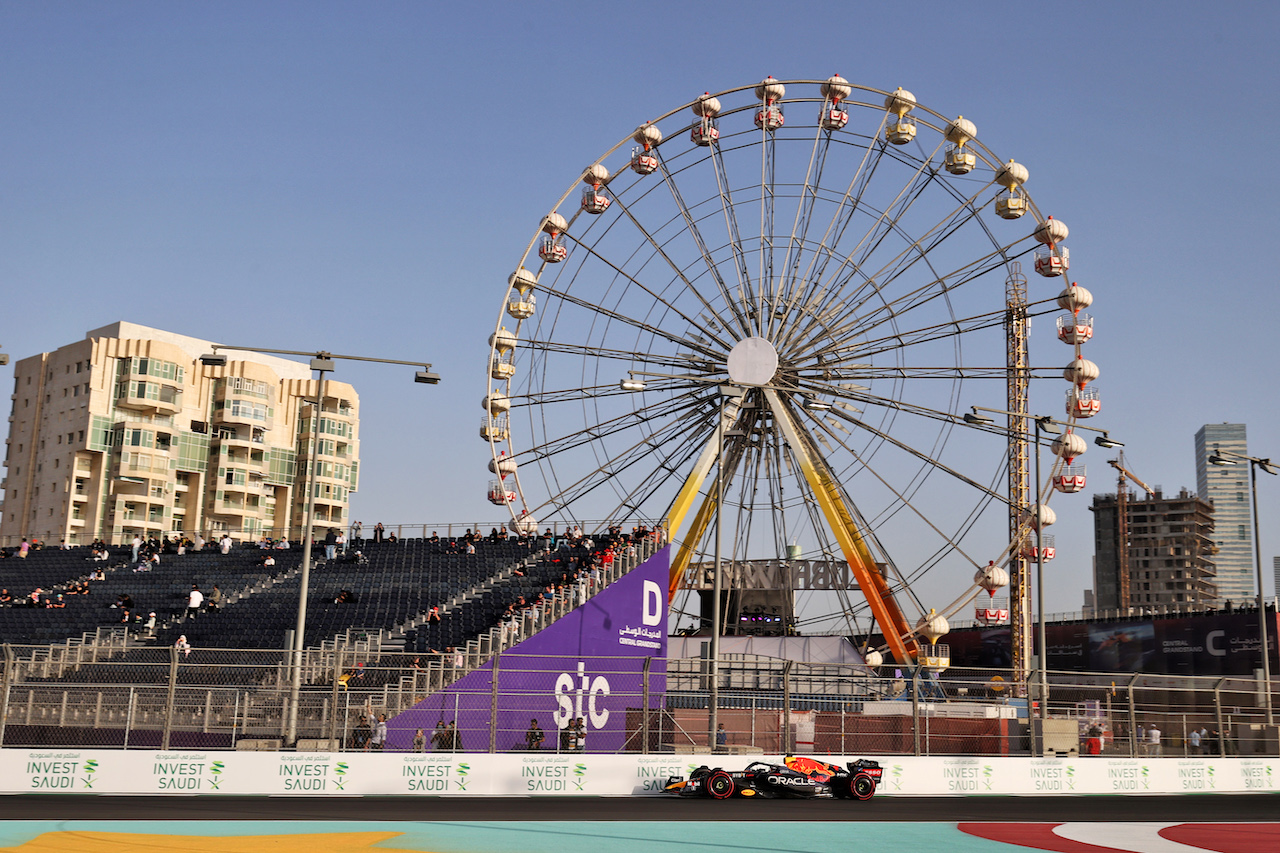 GP ARABIA SAUDITA, Max Verstappen (NLD) Red Bull Racing RB18.
26.03.2022. Formula 1 World Championship, Rd 2, Saudi Arabian Grand Prix, Jeddah, Saudi Arabia, Qualifiche Day.
- www.xpbimages.com, EMail: requests@xpbimages.com © Copyright: Moy / XPB Images